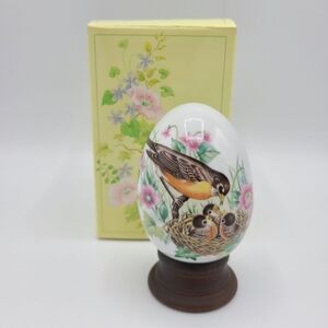 Vintage Avon Four Seasons Porcelain Egg Series Spring A New Beginning Robin 1984